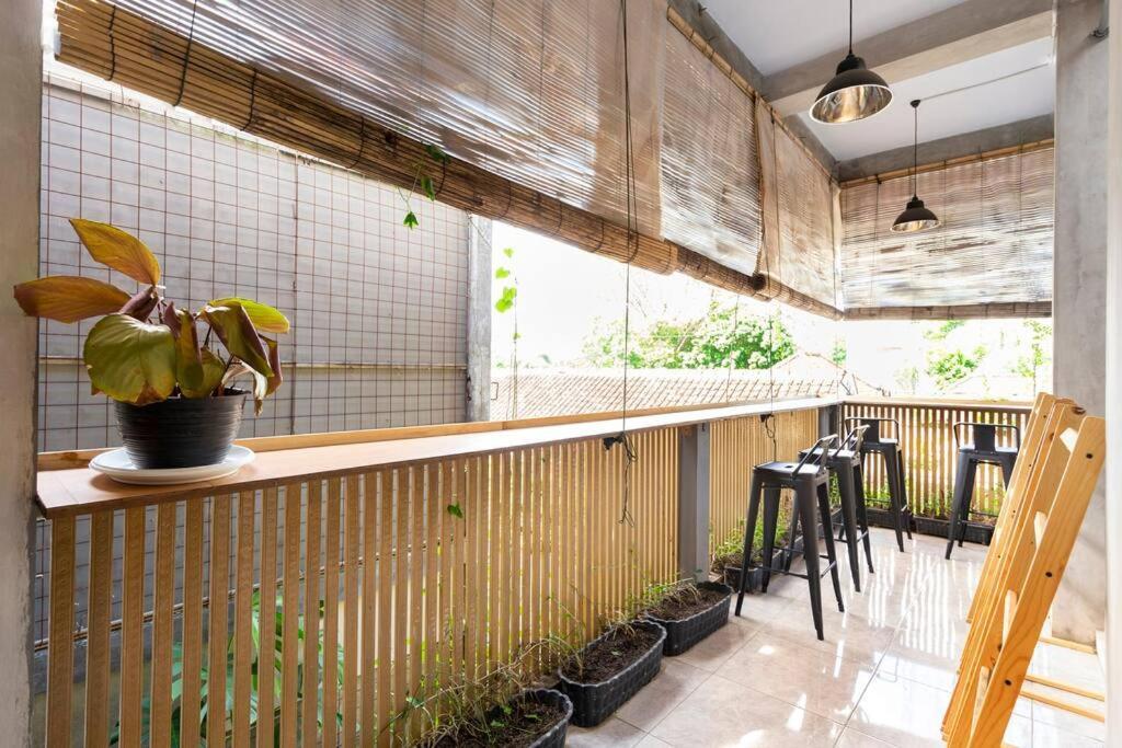 Teras Sabin Hotel Ngabean Bagian luar foto